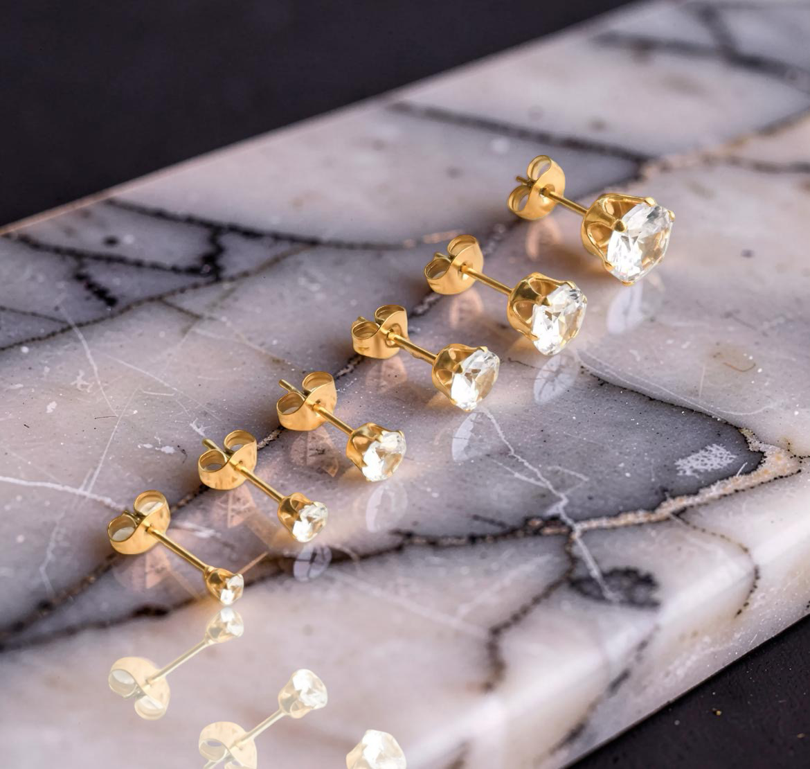 Luna Spark Ohrringe – Gold mit funkelndem Zirkonia